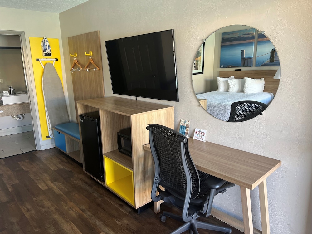 Days Inn by Wyndham St. Petersburg Central