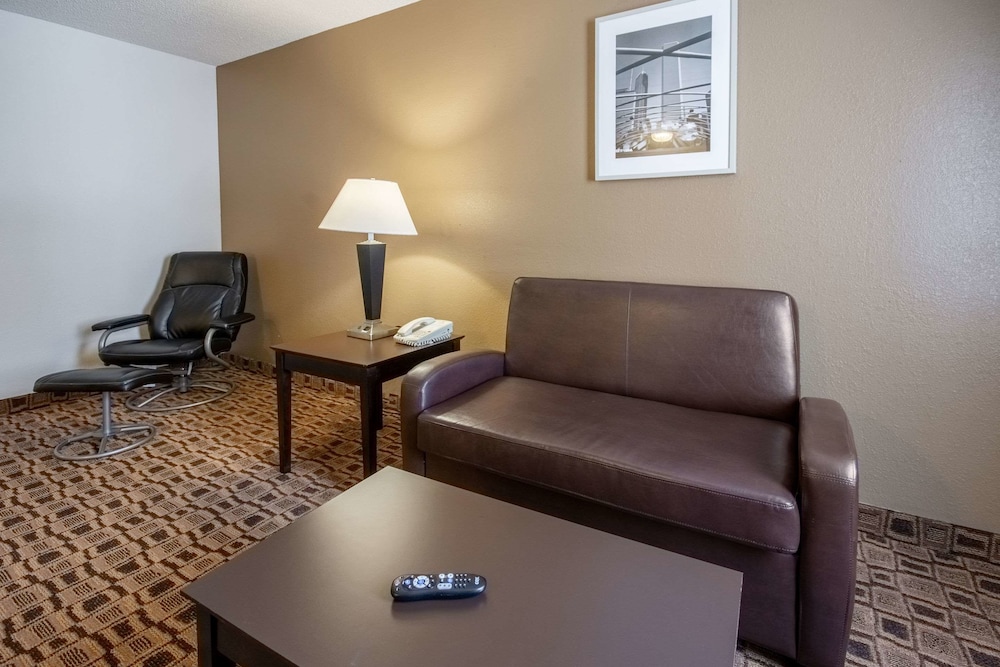 Coratel Plus Suites Wichita West Airport