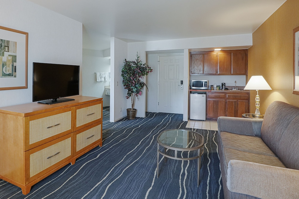 Ramada by Wyndham Costa Mesa/Newport Beach