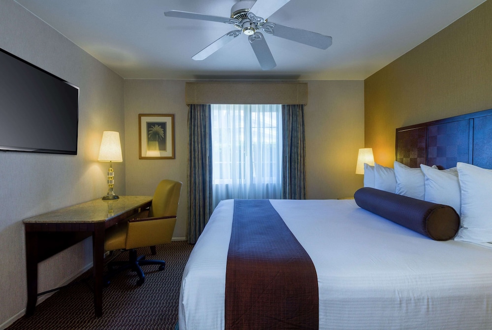 Ramada by Wyndham Costa Mesa/Newport Beach