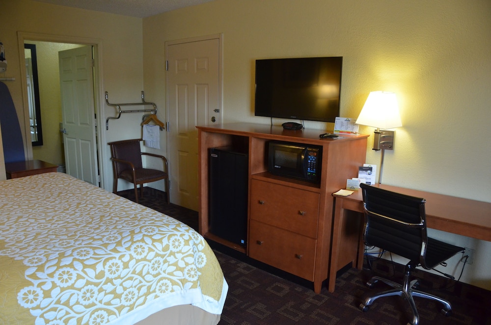 Days Inn by Wyndham Nashville Airport