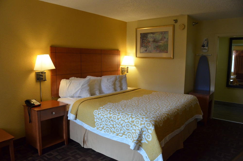 Days Inn by Wyndham Nashville Airport