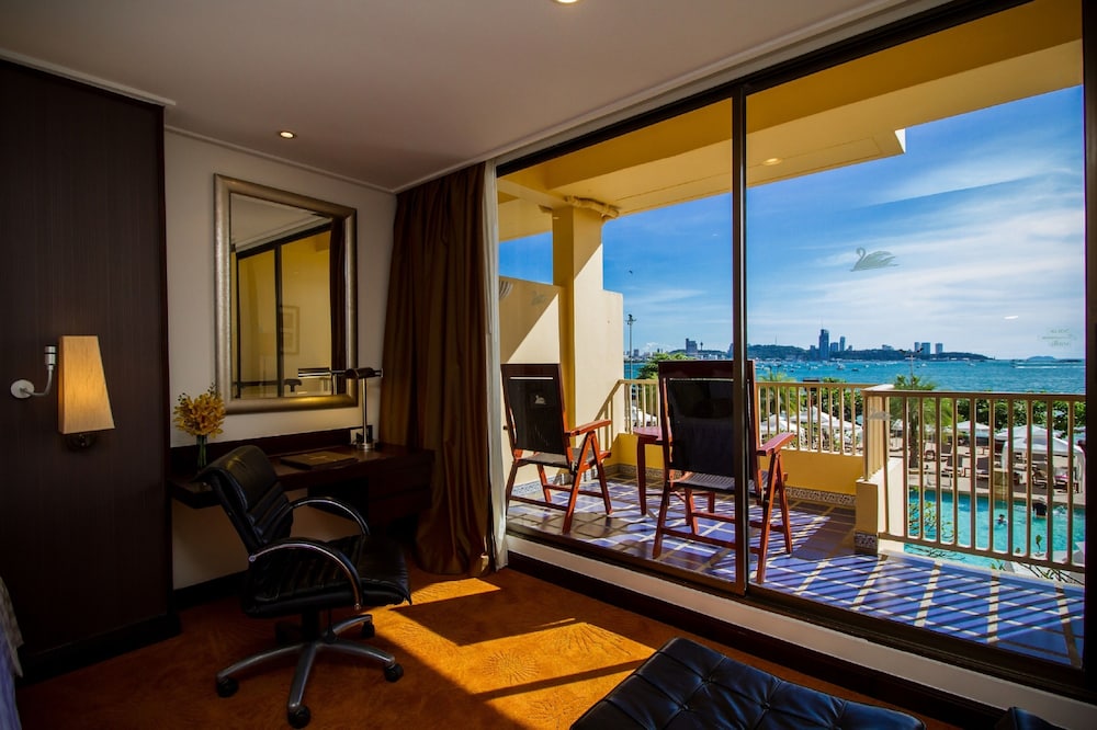 Dusit Thani Pattaya — photo 8