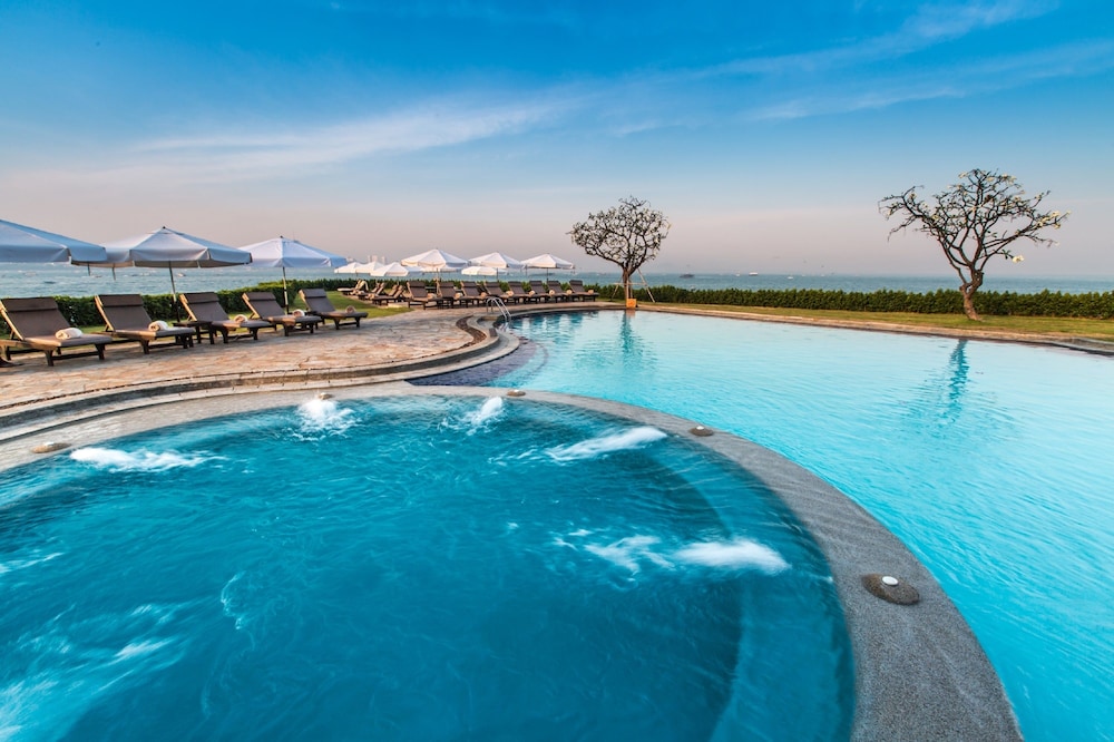 Dusit Thani Pattaya photo 2