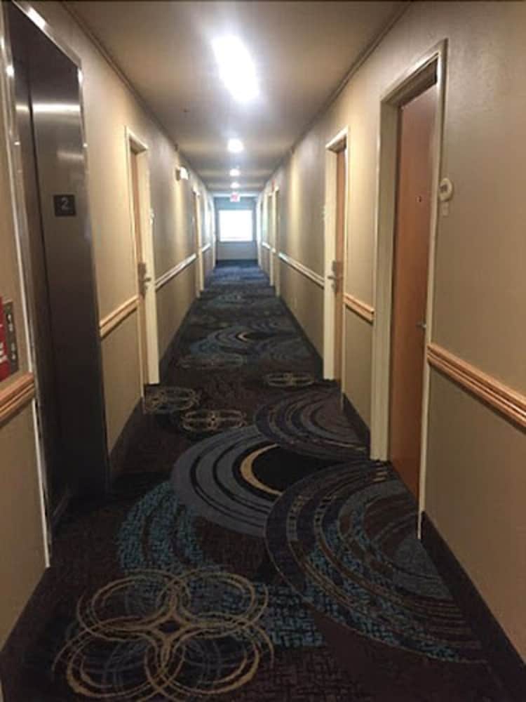AmericInn by Wyndham Hudson