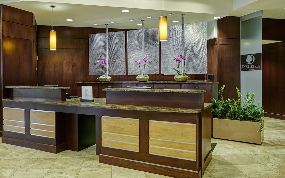 DoubleTree by Hilton Charlotte Gateway Village photo 2