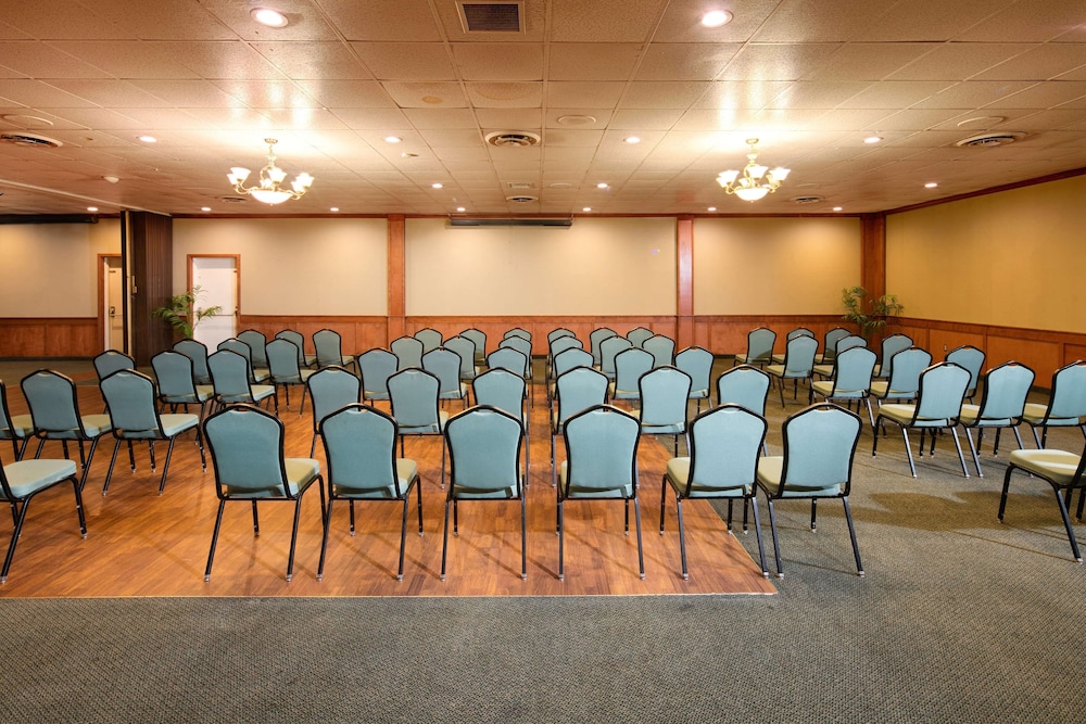 Red Lion Hotel & Conference Center Ellensburg