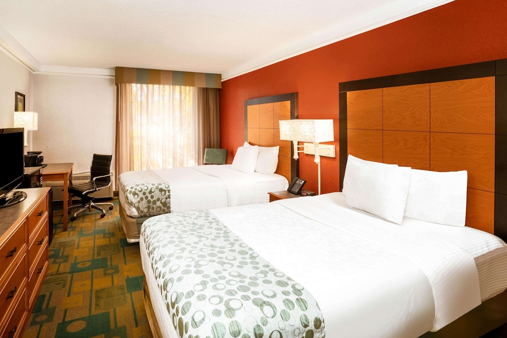La Quinta Inn & Suites by Wyndham Nashville Airport/Opryland