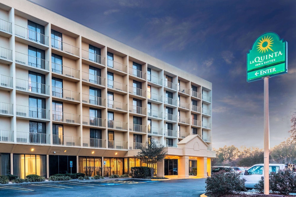 La Quinta Inn & Suites by Wyndham Nashville Airport/Opryland