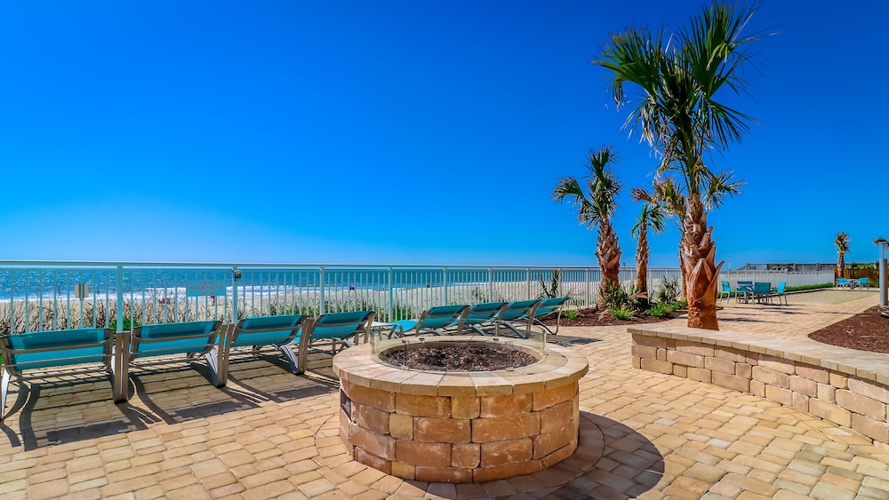 Holiday Inn Resort Oceanfront at Surfside Beach by IHG