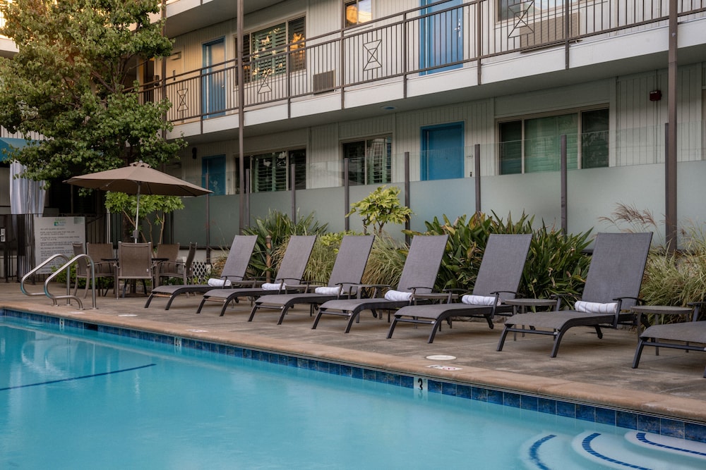 Marin Suites Hotel