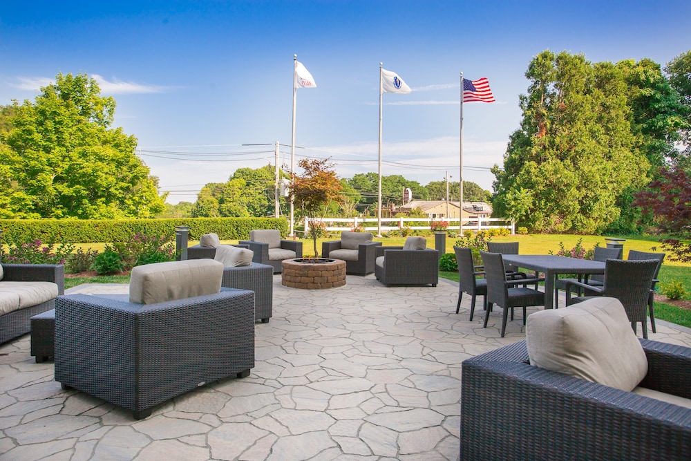 Best Western Plus North Shore Hotel