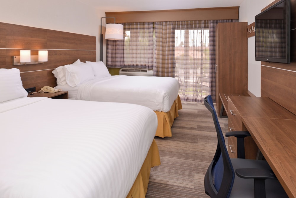 Holiday Inn Express Palm-Desert by IHG