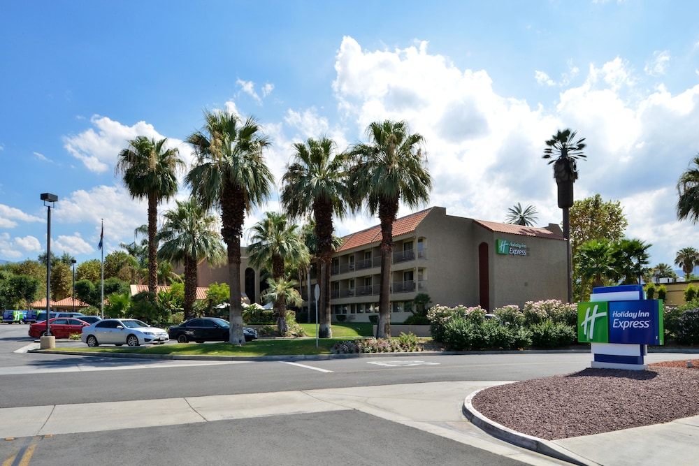 Holiday Inn Express Palm-Desert by IHG