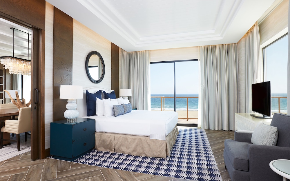 The Waterfront Beach Resort, A Hilton Hotel