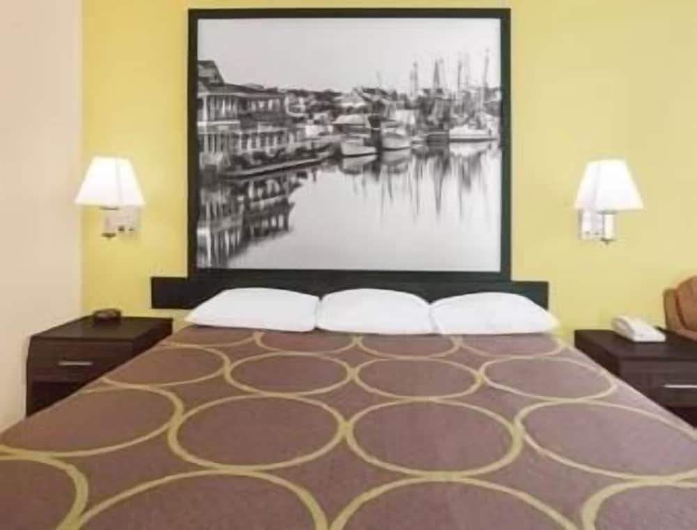 Super 8 by Wyndham Sumter