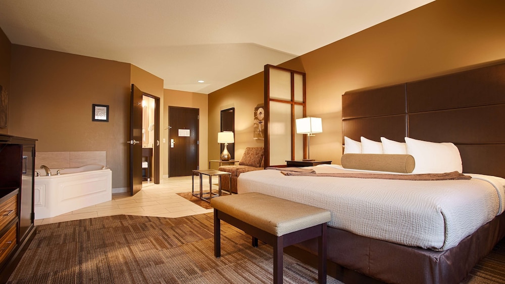 Best Western Plus Night Watchman Inn & Suites