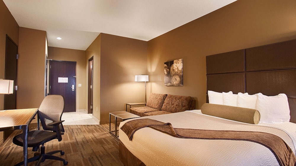 Best Western Plus Night Watchman Inn & Suites