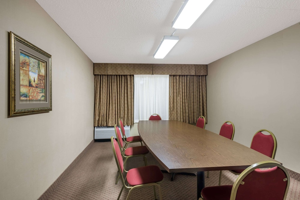 Ramada by Wyndham Watertown/Thousand Islands NY