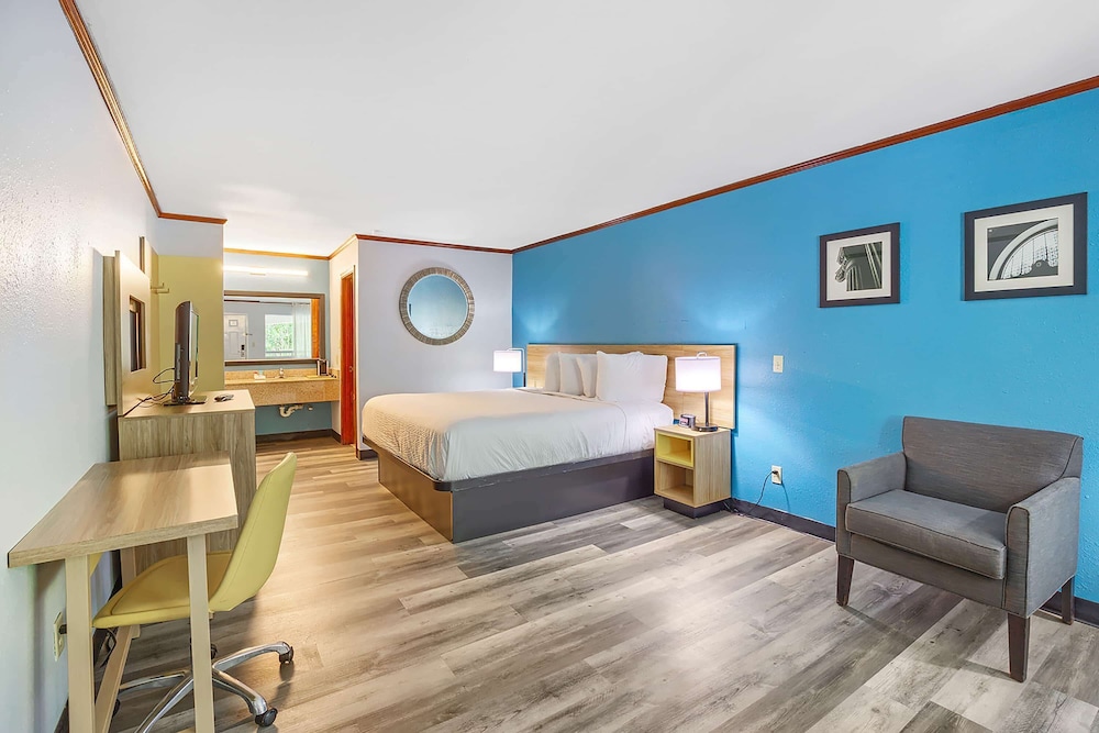 Days Inn by Wyndham Foley