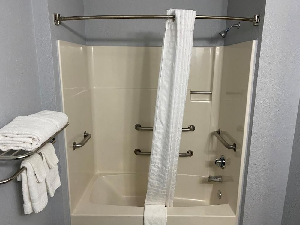 American Inn Cedar Rapids South