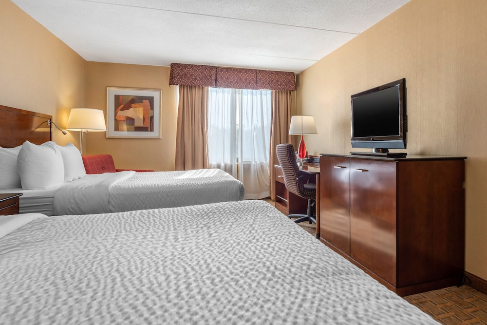 Clarion Hotel Conference Center on Lake Erie