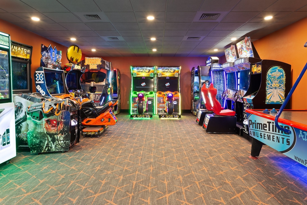 Holiday Inn & Suites Across from Universal Orlando by IHG