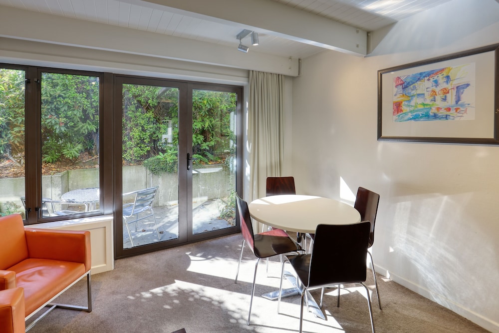 Garden Court Suites And Apartments photo 5