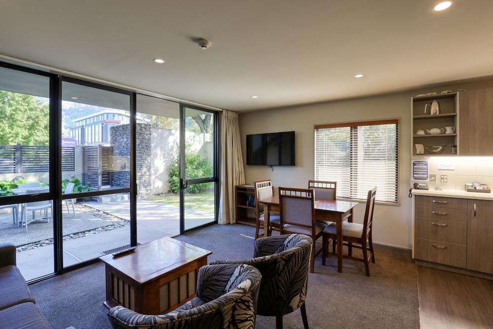 Garden Court Suites And Apartments photo 4