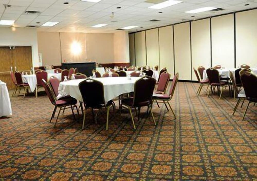 Quality Inn & Suites Palm Island Indoor Waterpark