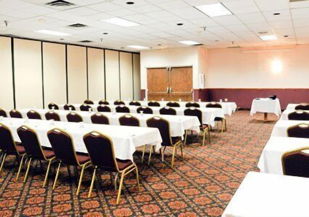 Quality Inn & Suites Palm Island Indoor Waterpark