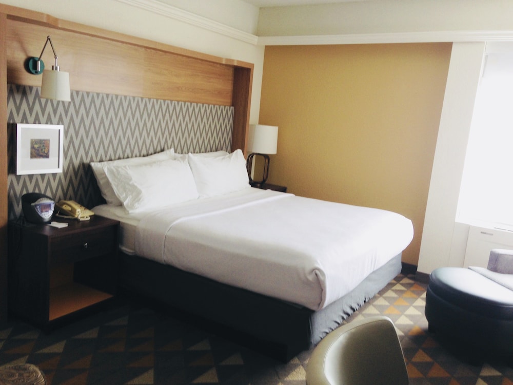 Holiday Inn & Suites Pittsfield-Berkshires by IHG