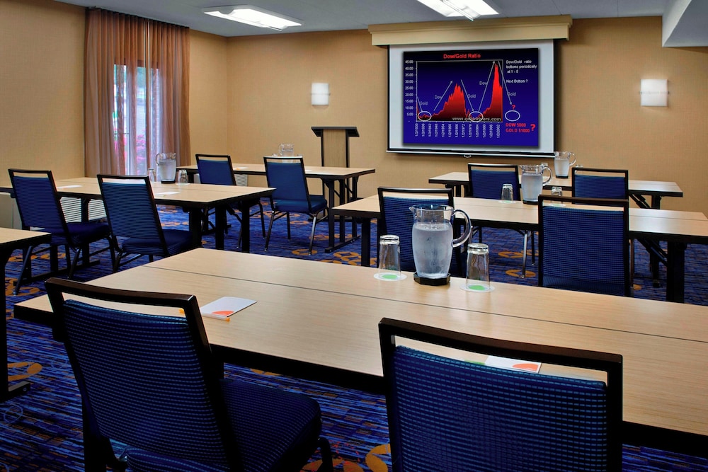 Courtyard By Marriott Hartford/Windsor Airport