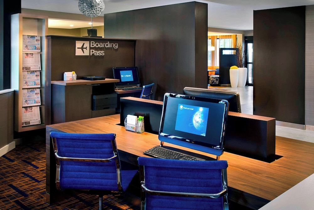 Courtyard By Marriott Hartford/Windsor Airport