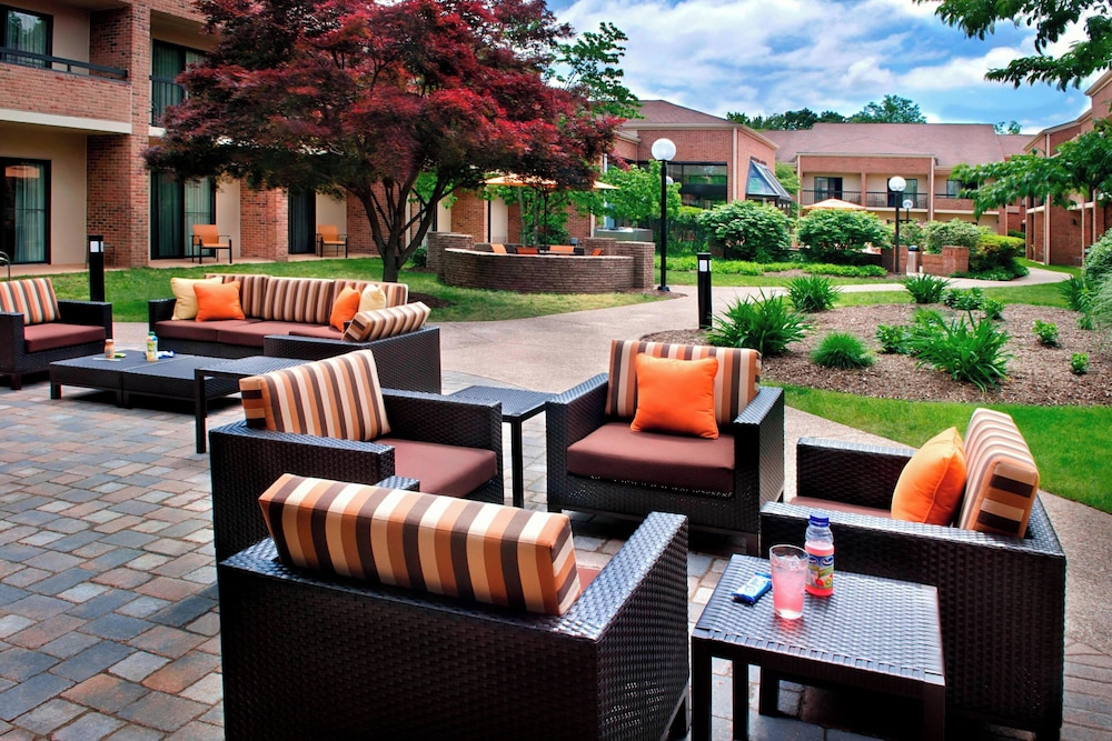 Courtyard By Marriott Hartford/Windsor Airport