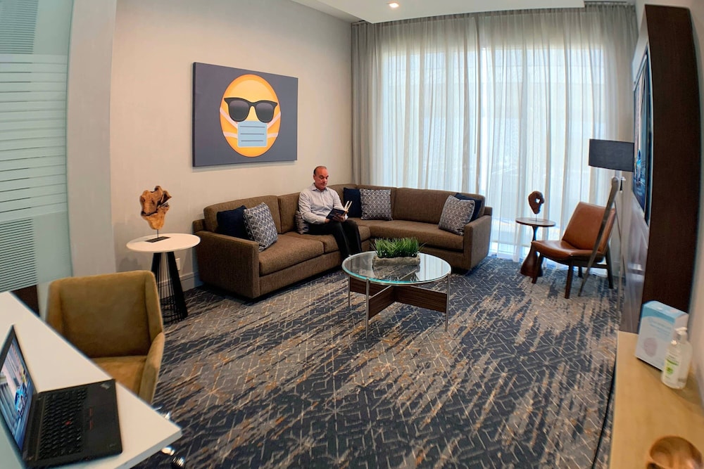 Courtyard by Marriott Los Angeles LAX/Century Boulevard