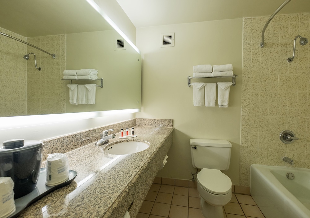 Howard Johnson by Wyndham Fullerton/Anaheim Conference Cntr