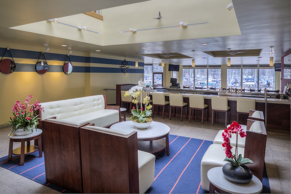 Bay Club Hotel & Marina