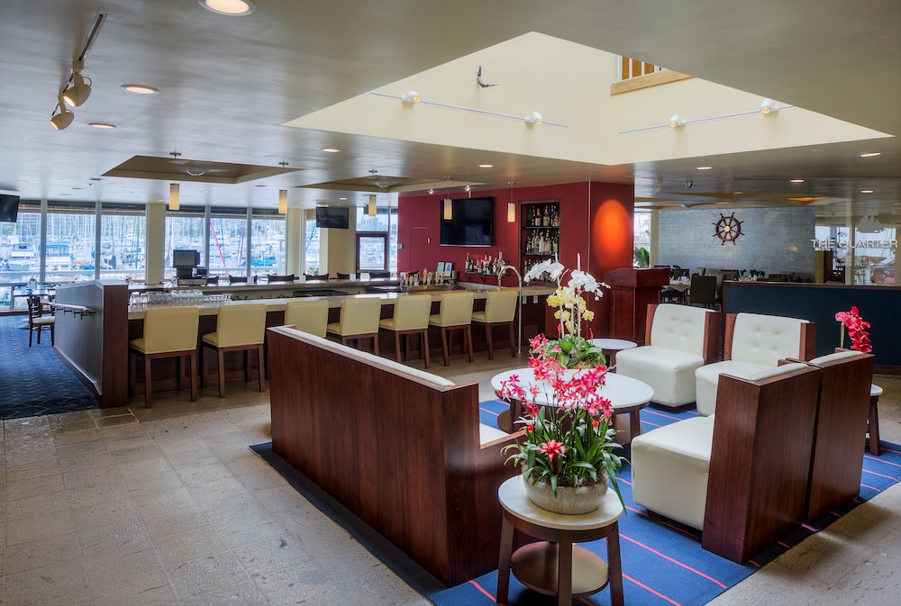 Bay Club Hotel & Marina