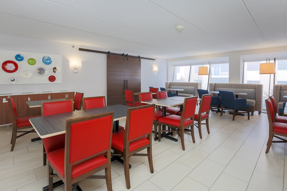 Holiday Inn Express Milwaukee-West Medical Center by IHG
