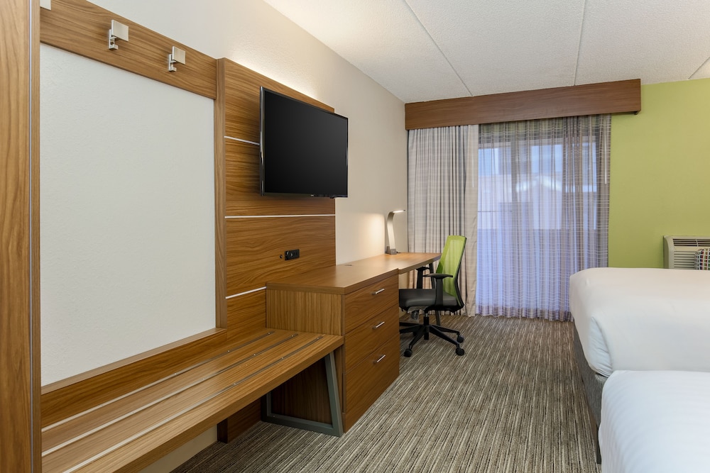 Holiday Inn Express Milwaukee-West Medical Center by IHG