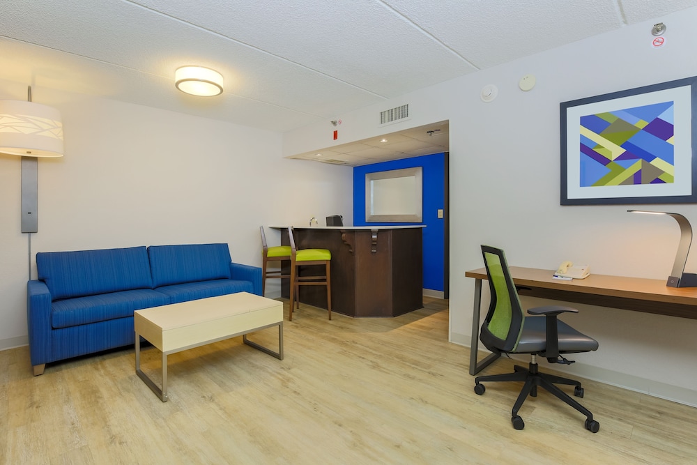 Holiday Inn Express Milwaukee-West Medical Center by IHG