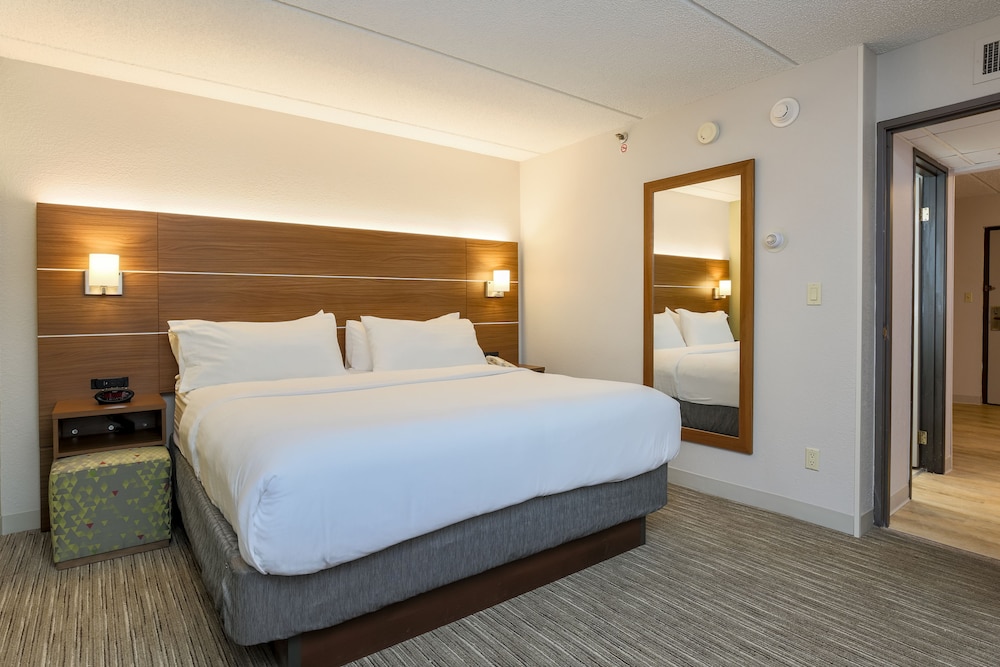 Holiday Inn Express Milwaukee-West Medical Center by IHG