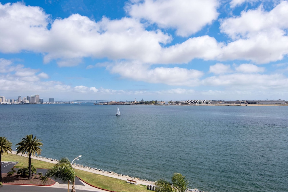 Hilton San Diego Airport/Harbor Island