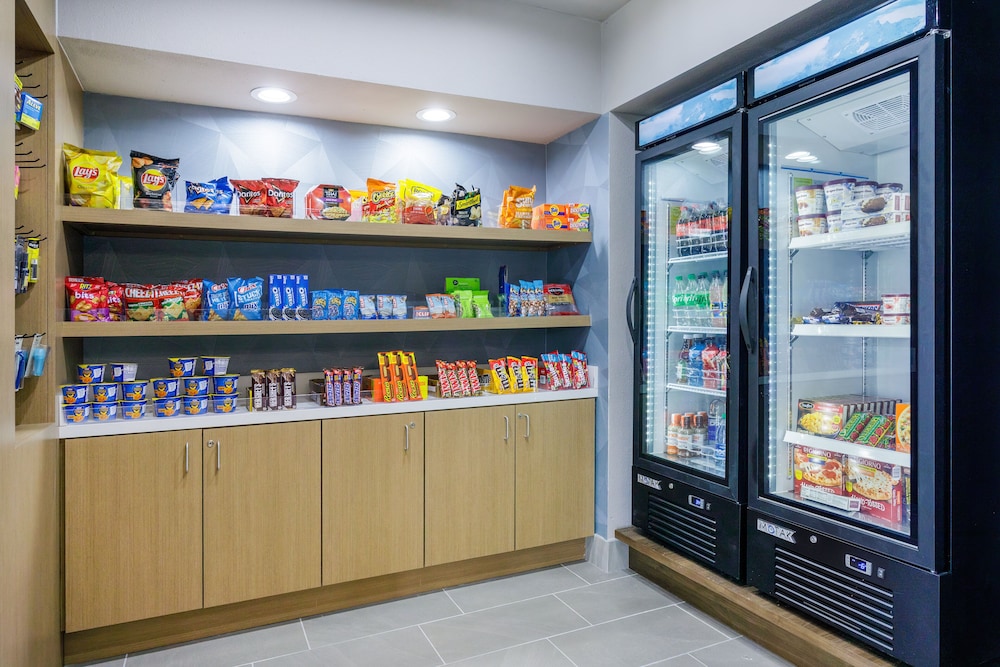 Holiday Inn Express & Suites Tampa Stadium – Airport Area by IHG