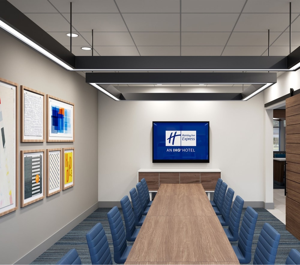 Holiday Inn Express & Suites Tampa Stadium – Airport Area by IHG