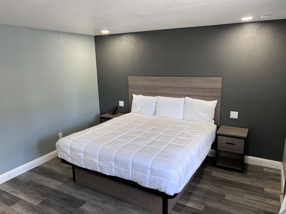 Surf City Inn and Suites