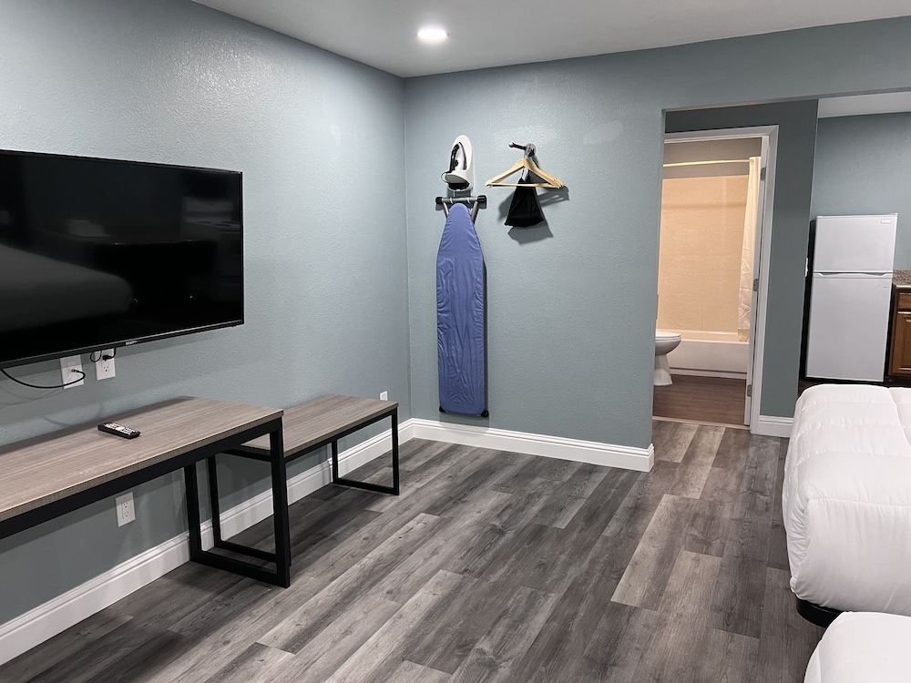 Surf City Inn and Suites