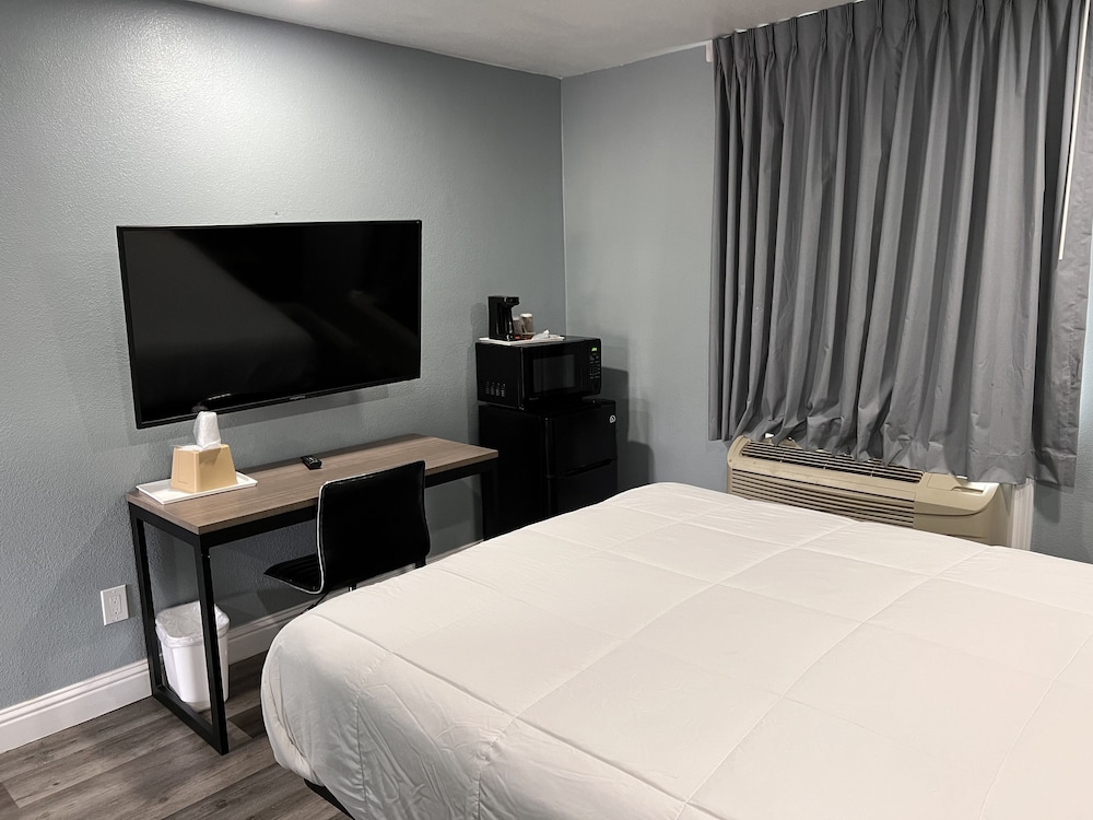 Surf City Inn and Suites