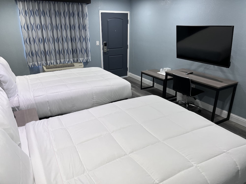 Surf City Inn and Suites